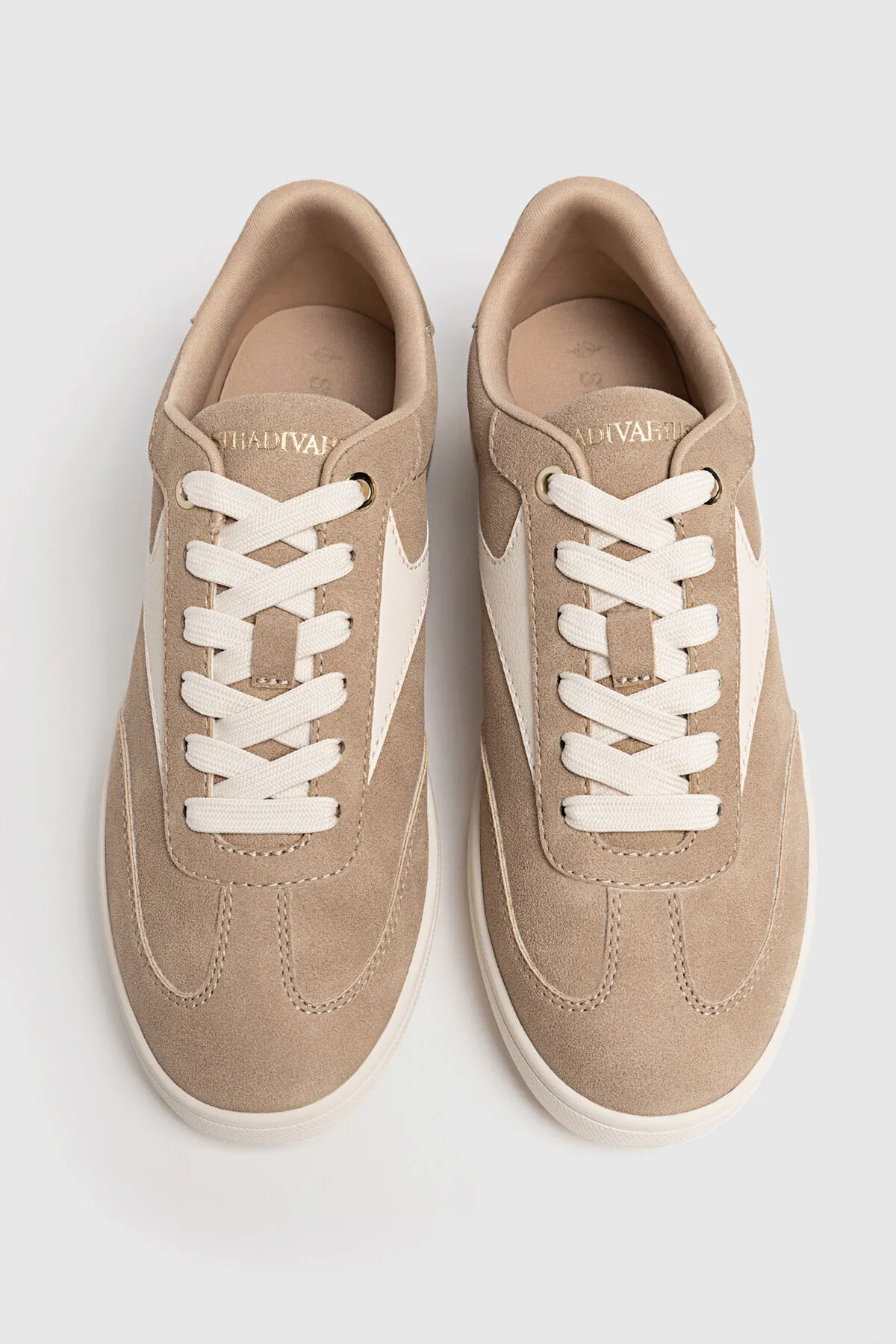 Contrast sneakers
