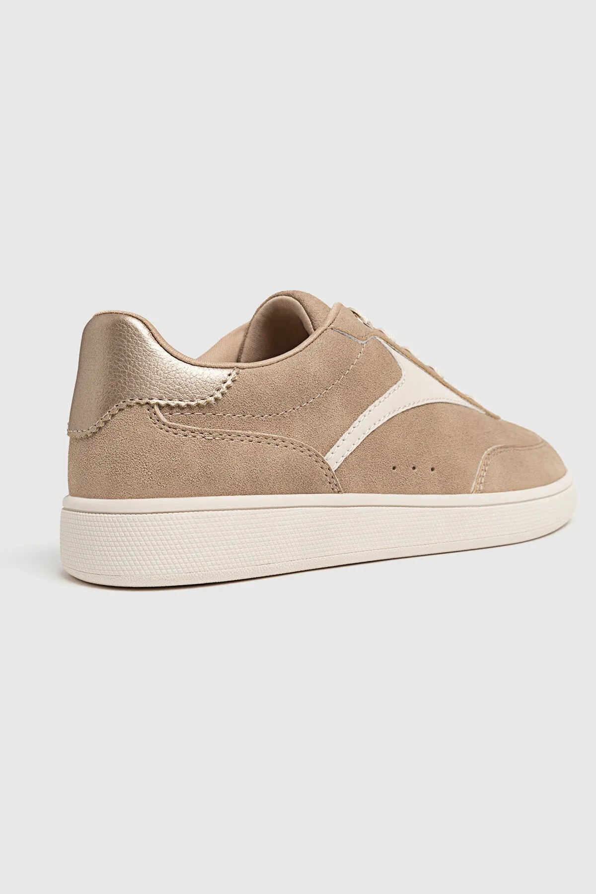 Contrast sneakers