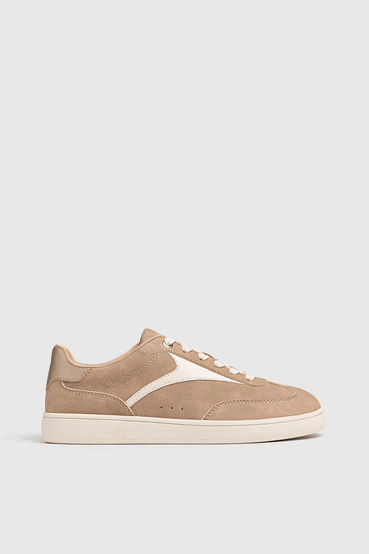 Contrast sneakers