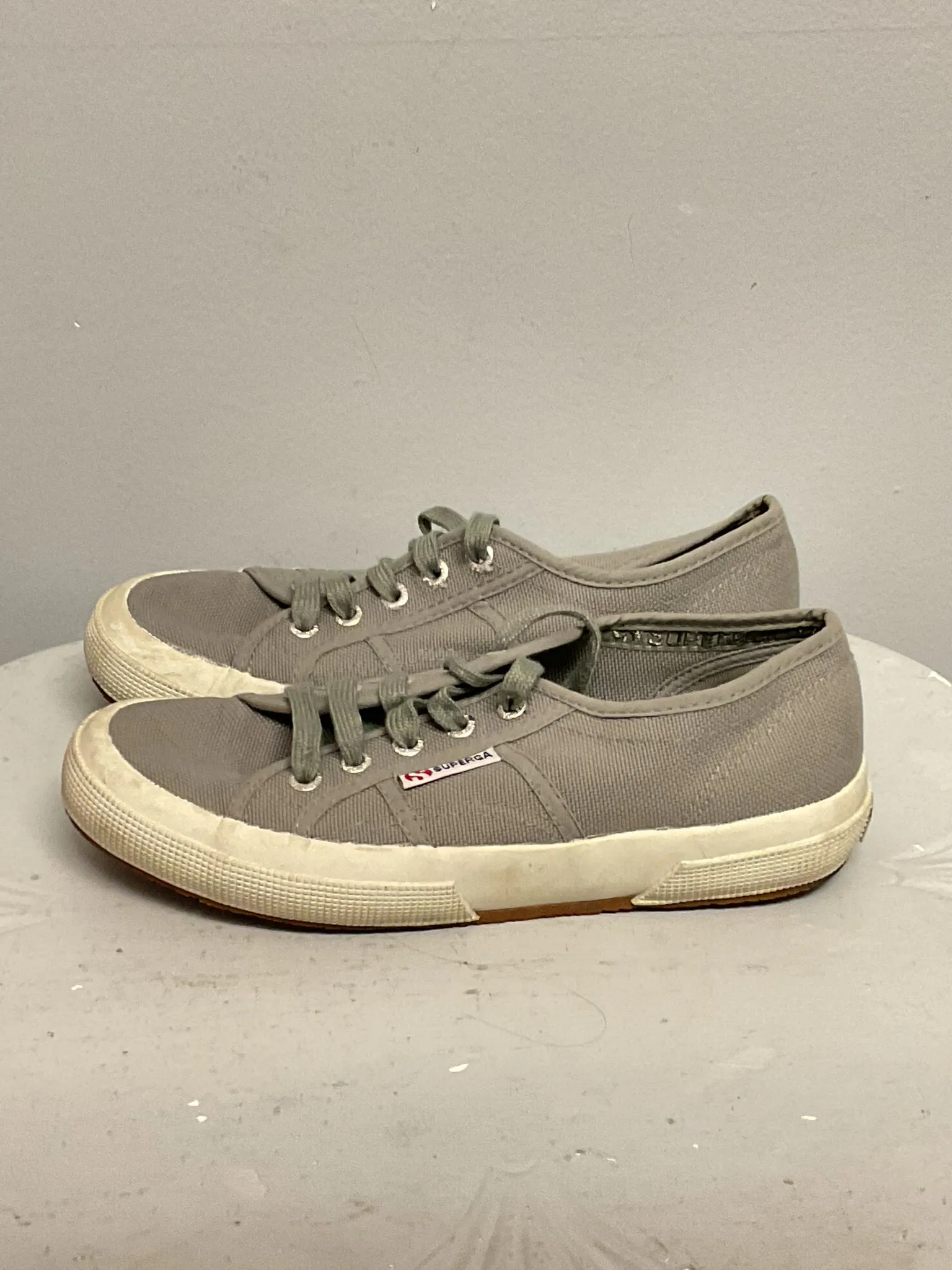 Superga Child Shoe Size 6.5 Gray Canvas Shoes