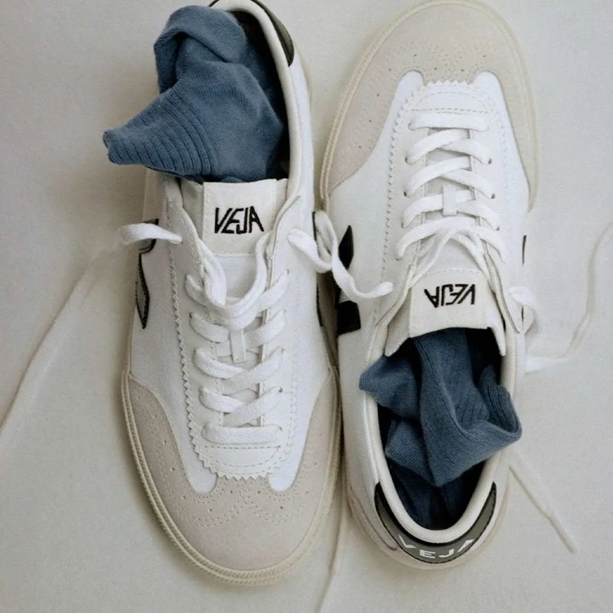 Veja Volley Canvas White/Black M